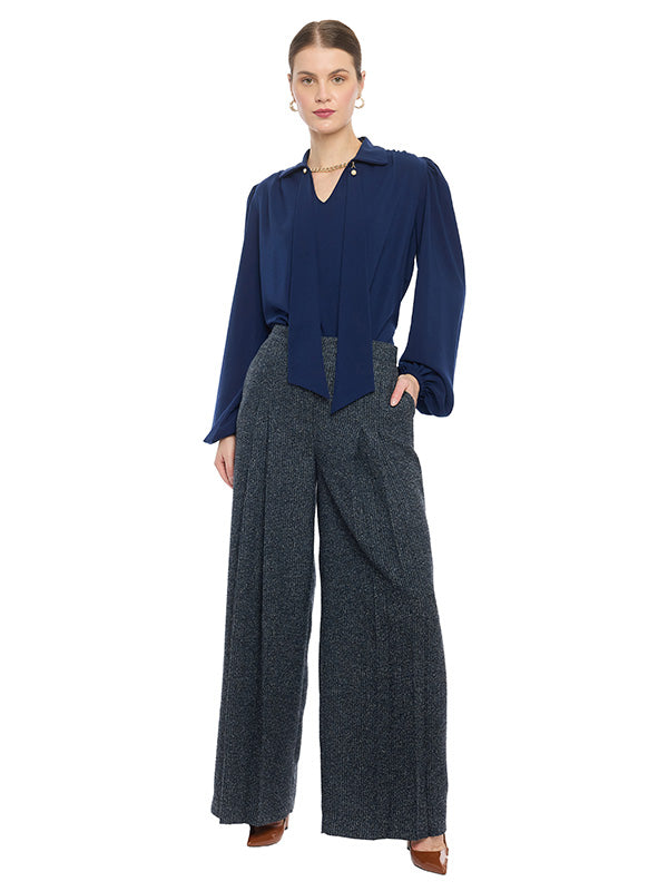 Pantalón Pierna Amplia con Tablas Frontales