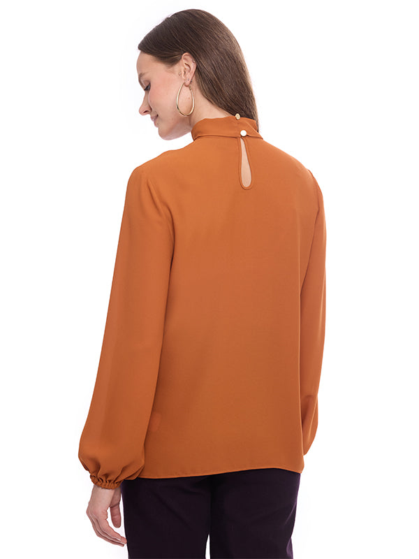 Blusa con Cuello Torcido