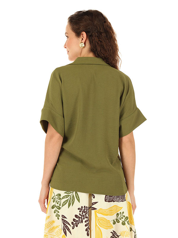 Blusa con cuello camisero