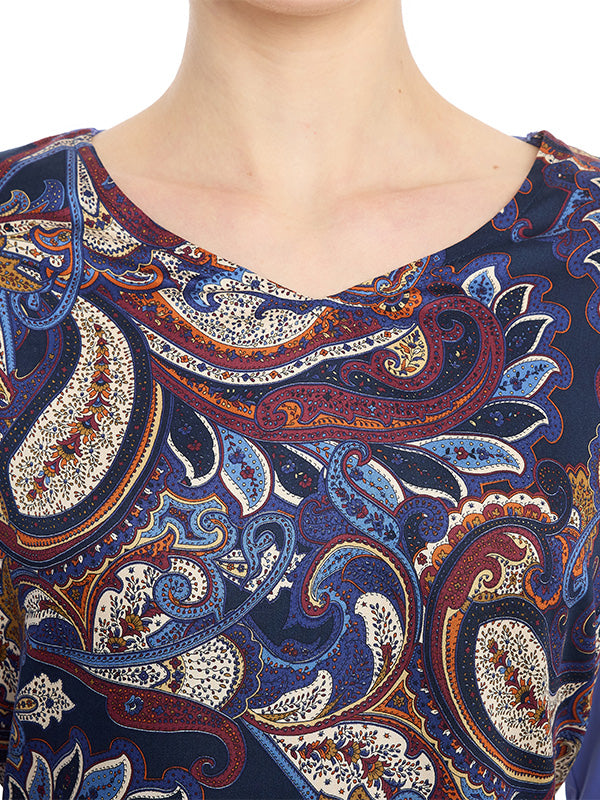 Blusa Escote en V con Contraste de Telas y Detalle en Ruedo