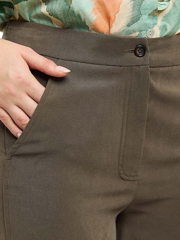 Pantalón con Costuras Laterales Decorativas