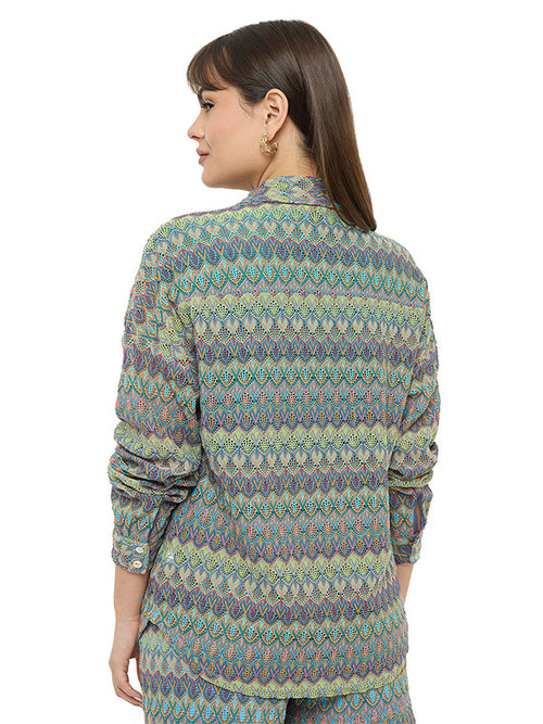 Blusa camisera oversize con bolsas de parche al frente