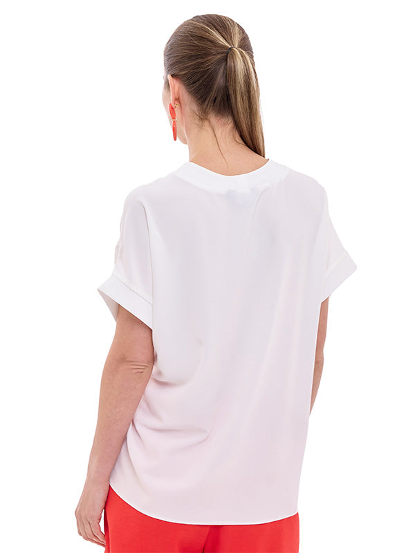 Blusa con Drapeado en Hombros y Escote con Corte