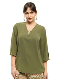 Blusa de Manga 3/4 con Aberturas y Detalles de Argollas