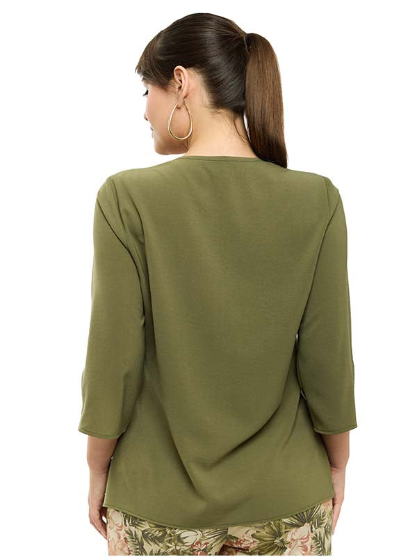 Blusa de Manga 3/4 con Aberturas y Detalles de Argollas