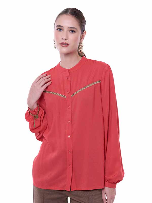 Blusa de Cuello Mao con Aplicación de Cadena
