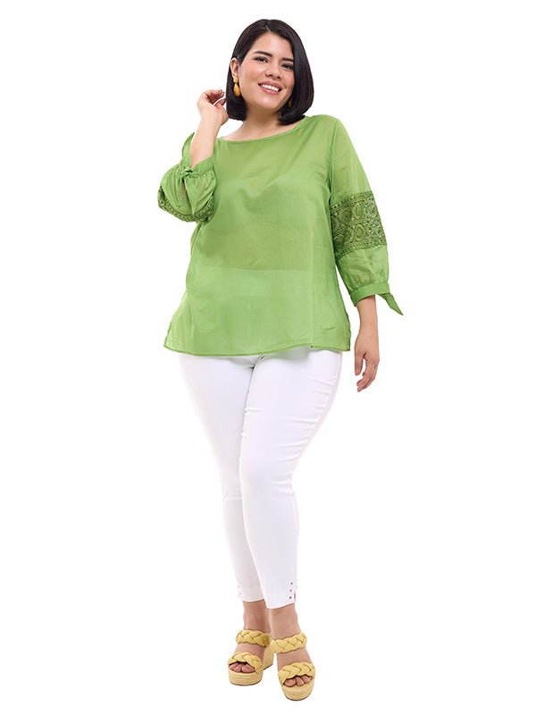 Blusa con detalle de entrecalle en manga y puño con moño