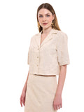 Blusa camisera crop de lino, diseño liso con manga al codo
