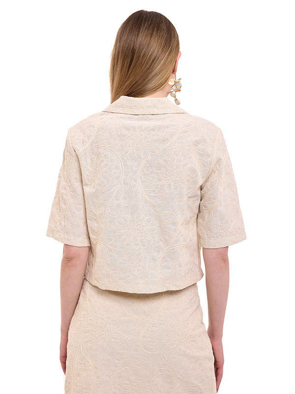 Blusa camisera crop de lino, diseño liso con manga al codo