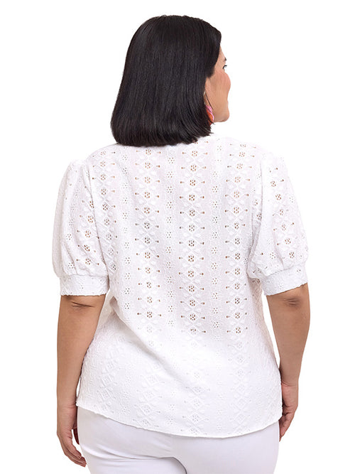 Blusa de escote redondo con herraje y manga abullonada