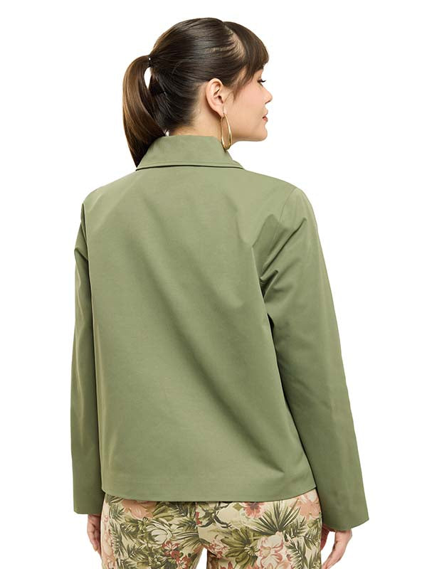 Chamarra con Cuello Camisero y Bolsas Frontales