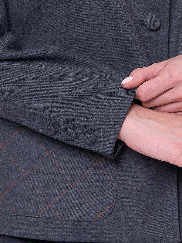 Saco Corto con Combinación de Telas en Cuerpo y Bolsas