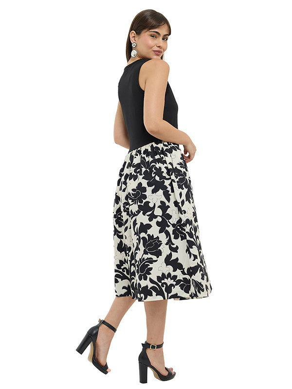 Vestido con combinación de telas, elástico en cintura y bolsas