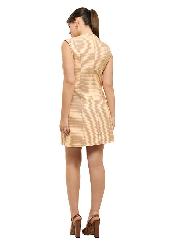 Vestido Mini con Cuello Ligeramente Alto y Carteras Decorativas