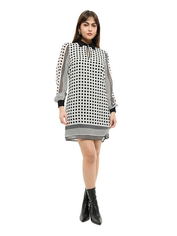 Vestido Corto de Chifón Estampado con Lunares