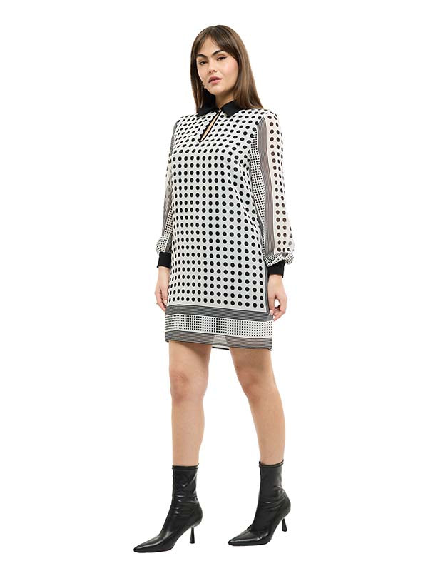 Vestido Corto de Chifón Estampado con Lunares